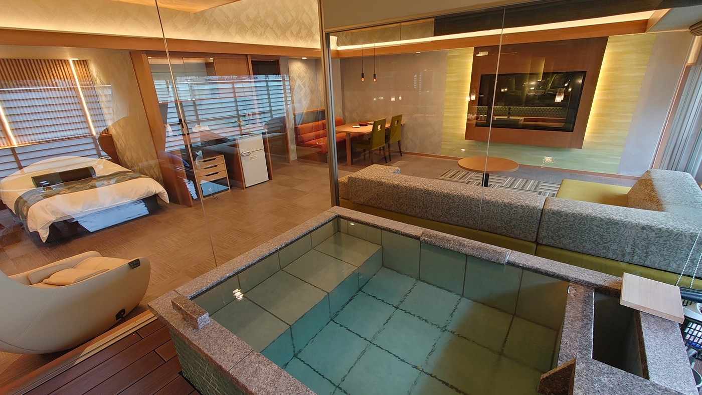 アジアンテイストと和モダンが融合した素敵なお部屋で食事ができるお宿4245186