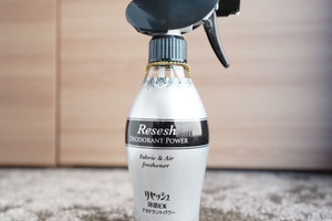 部屋に置かれた消臭スプレー