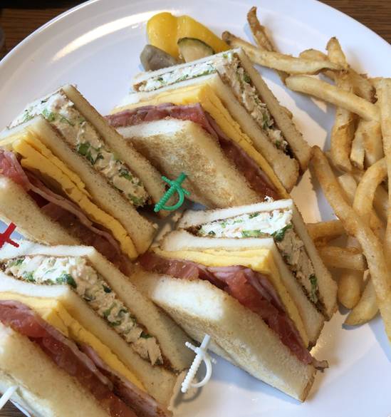 名店ベーカリーで
伝統の味を / 1