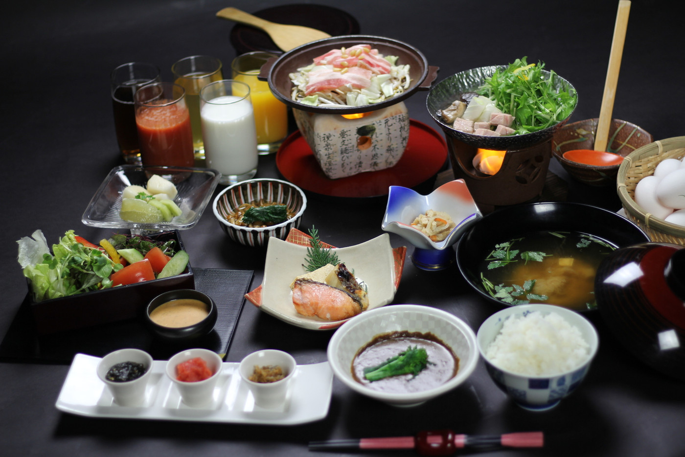 朝からご飯3杯食べたくなっちゃう朝食にワクワク3912397