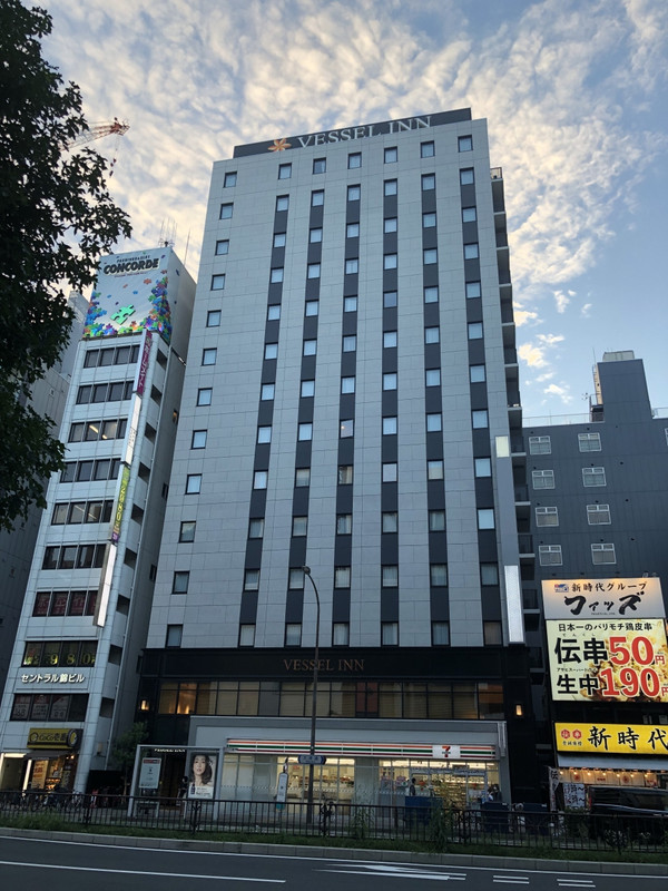 栄は詳しくないので、駅から近くて助かりました。