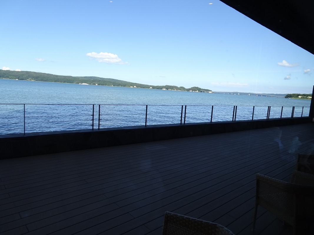 前が海なので朝はキラキラと輝いています