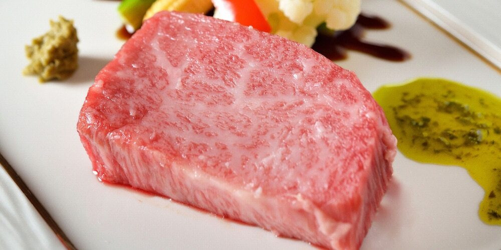 夕食：松阪牛ステーキ一例