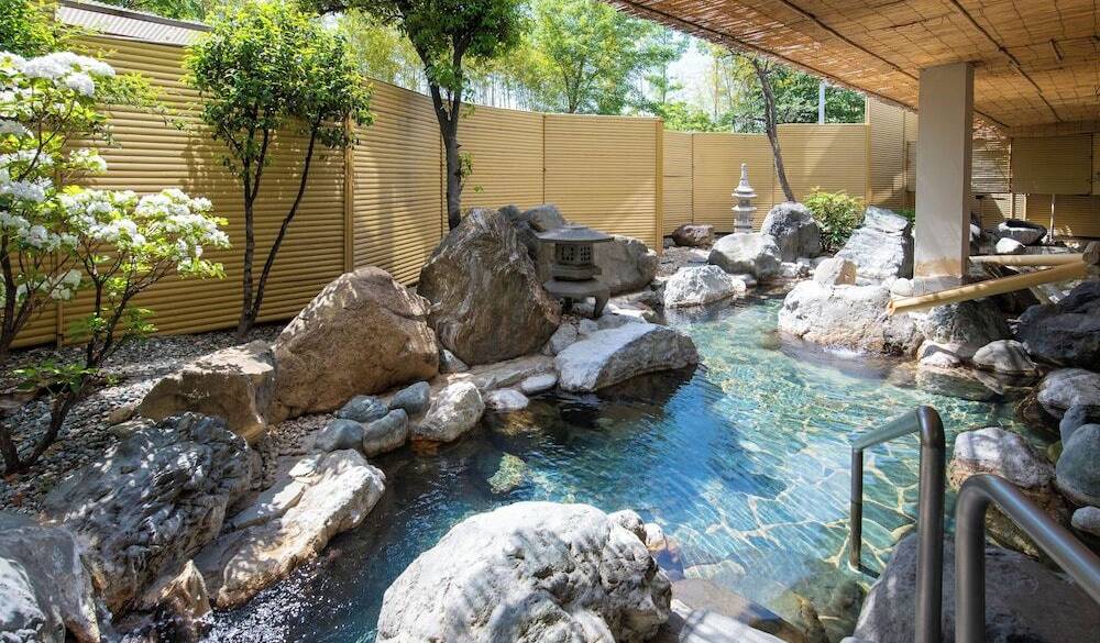 岩大露天風呂 六花仙 / 1