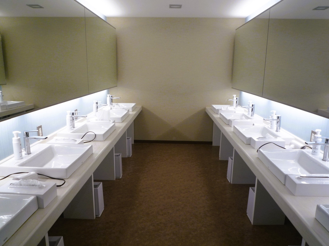 2階清潔な共用洗面台