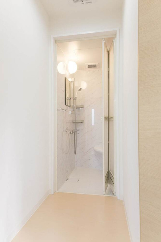 バスルームのシャワー