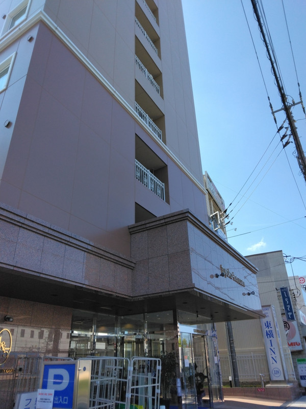 丸亀駅の目の前にあり、アクセスは申し分ないです。