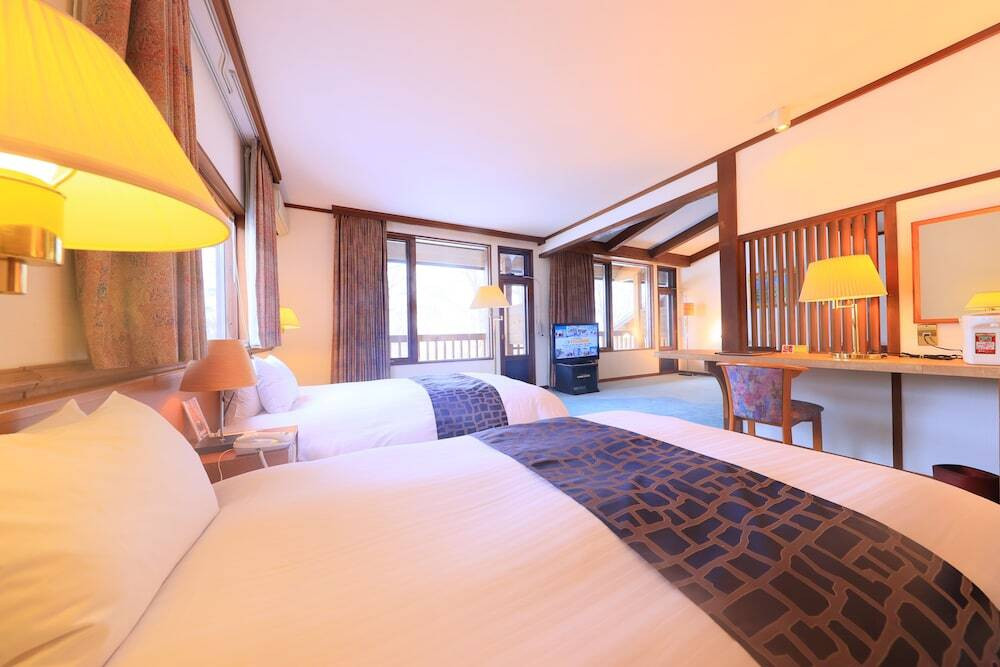 大自然に囲まれた日本最大級の洋風木造建築ホテル3388455