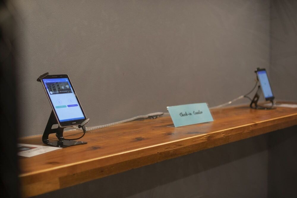 チェックイン / チェックアウト キオスク