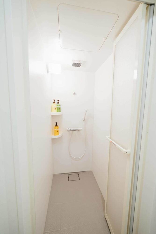 バスルームのシャワー