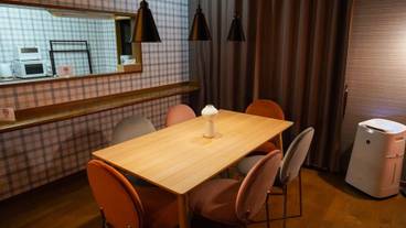 客室内のダイニングエリア / 24