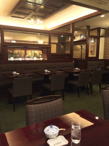 「椿屋珈琲店 八重洲茶寮」内観 975211 地下は喫煙席です