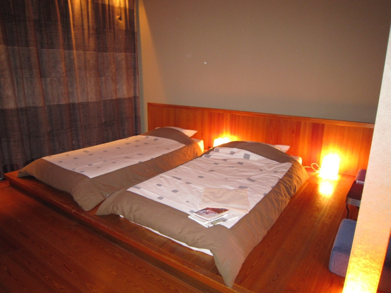 3. ふわふわの猫に癒される「てしま旅館」4087628