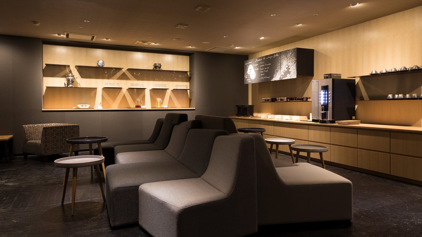 ラウンジ「古窓」