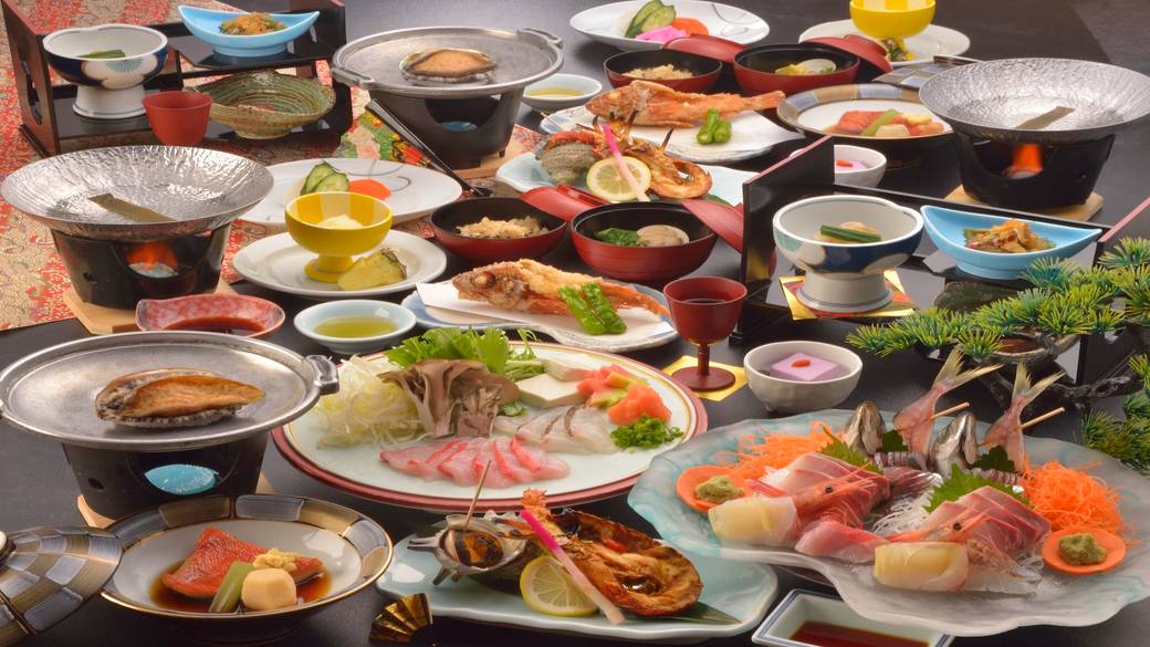 駿河湾の新鮮魚介を
刺身や漁師焼で豪快に / 1