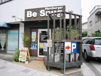「BESNUG」外観 1007371 駐車場がちと厳しいのが難点