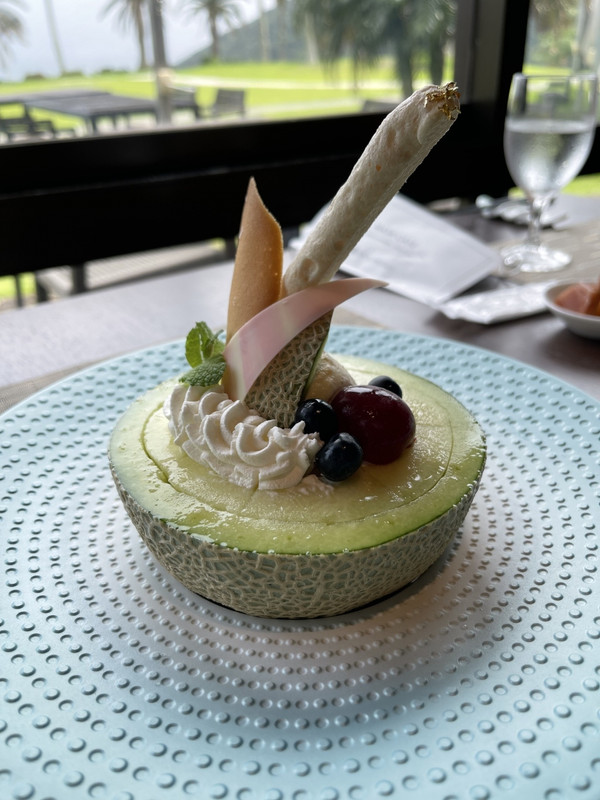 レストランで食べたメロンパフェ