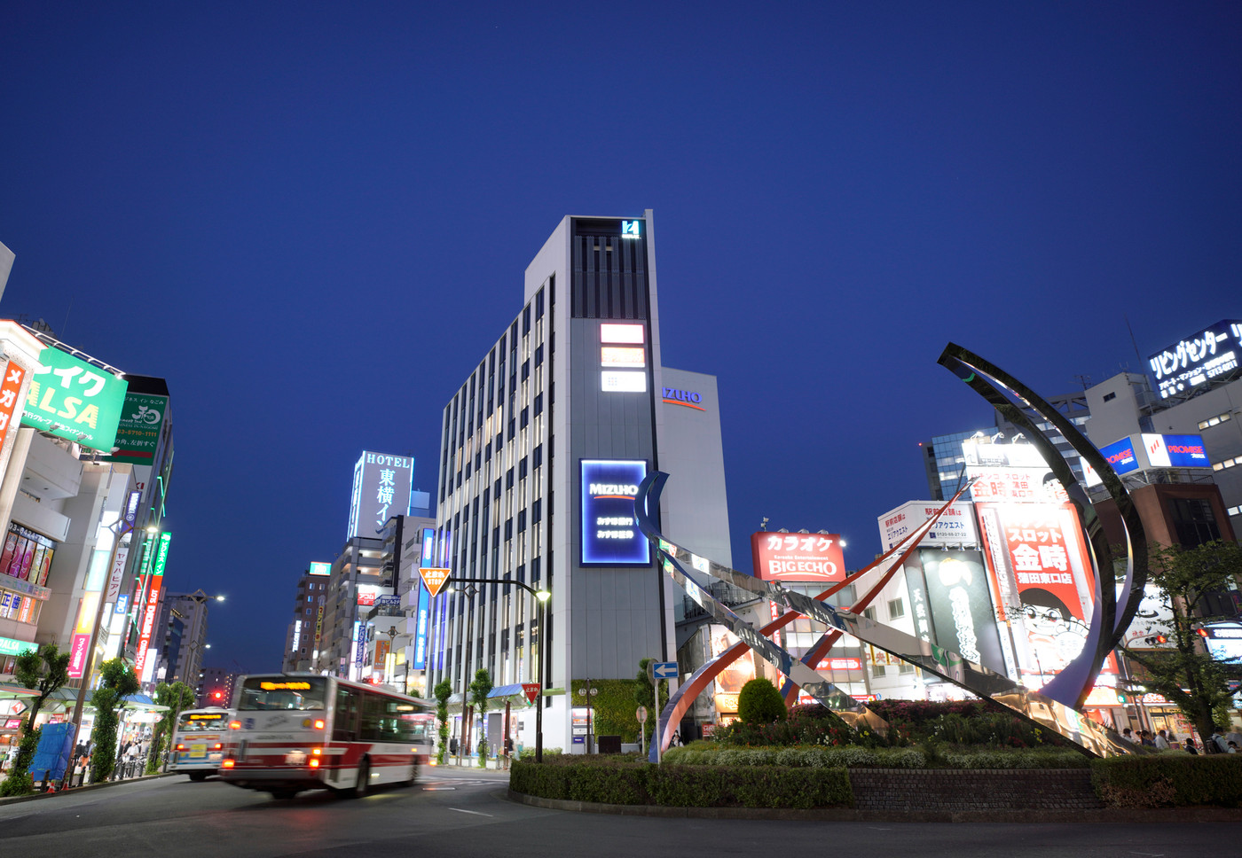 日本の東京都市景観　蒲田駅前などを望む（夜景）