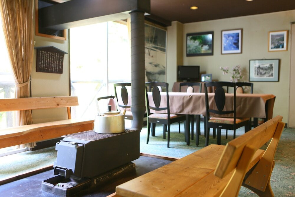 客室内のダイニングエリア