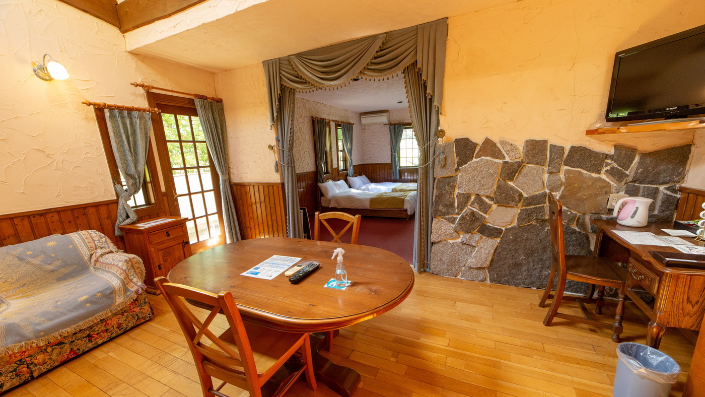 ヨーロッパ風のお部屋で海外気分。異国情緒あふれる洋館風ホテル3490682