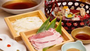 旅館のお食事処 / 6