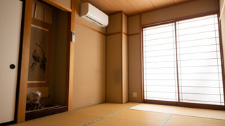 和室　３人部屋、 布団３つ、(禁煙)