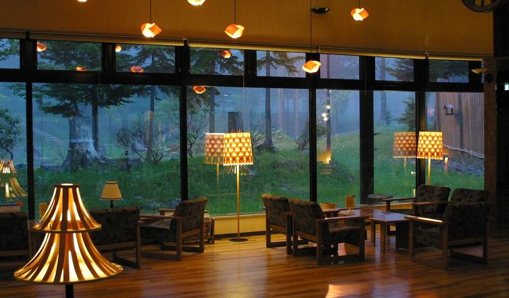 ロビー／夕方 / 3