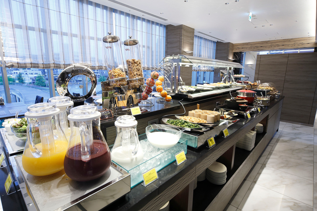 朝食バイキングも充実3948014