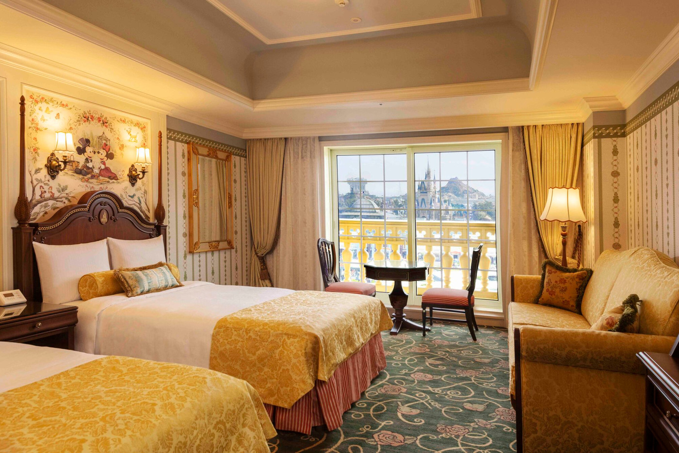 ルームサービスで優雅にお祝い♪2人で隠れミッキー探しも楽しんで4068895