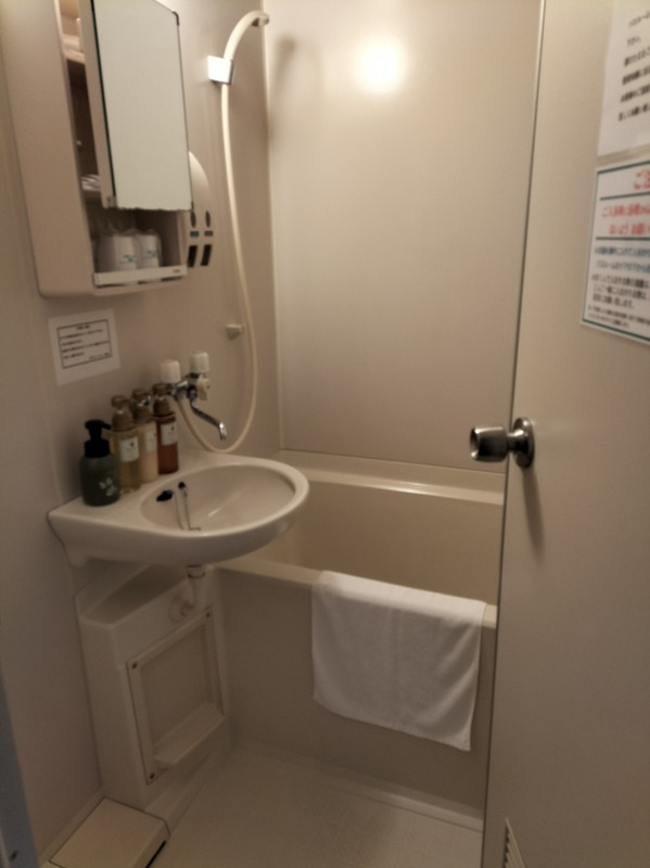 ダブルルームはバストイレが別々。