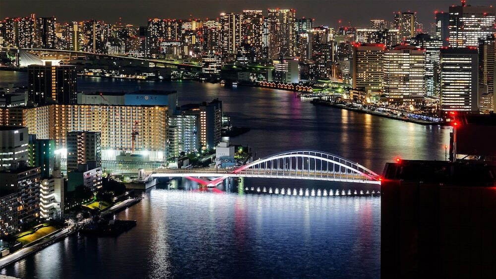 都心の光に包まれるリバービューに息を飲む4009583