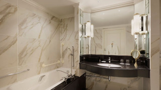 デラックス ルーム ダブルベッド 2 台