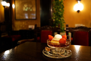 「フランソア喫茶室」 料理 46458050 この空間で食べると高級感のあるデザートに感じますね。