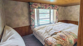 トレーラーハウスB