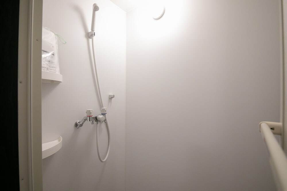 バスルームのシャワー