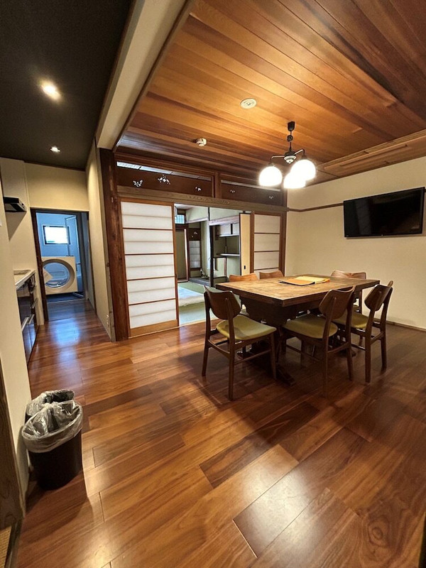 客室内のダイニングエリア