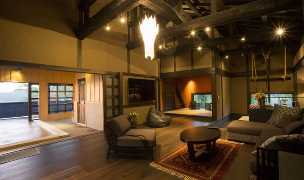 天井が高く、開放感と落ち着きのあるお部屋4236269