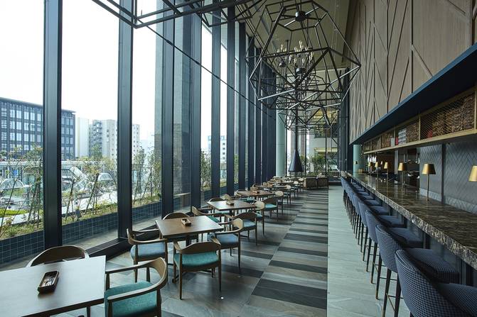 店内 / 3