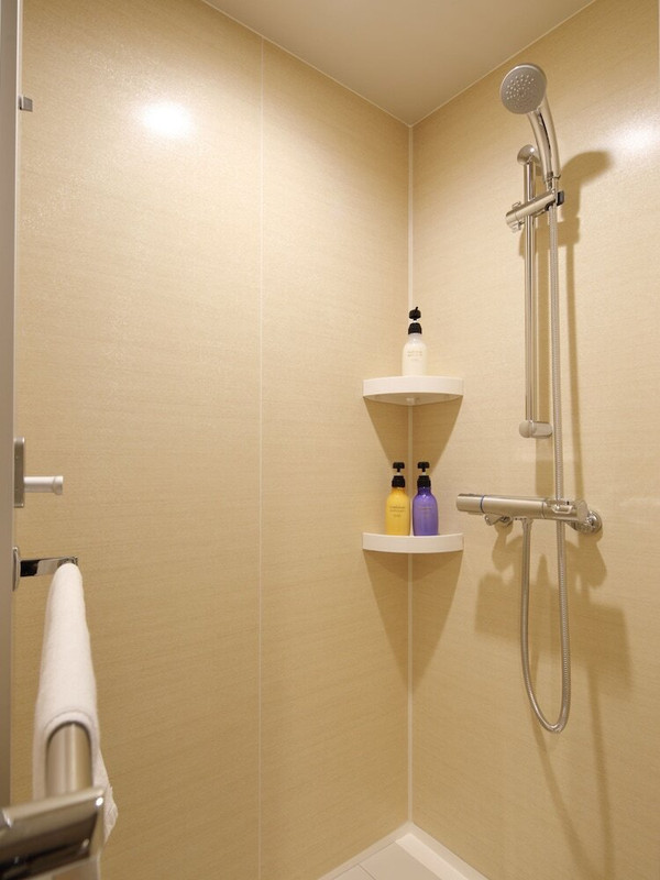 バスルームのシャワー