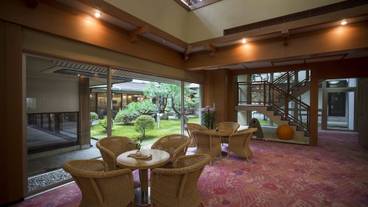 内部エントランス / 2