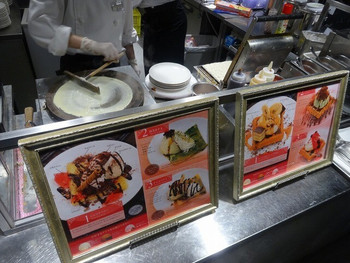 「ビタースイーツ・ビュッフェ ルミネ池袋店」内観 1144328 ワッフル＆クレープコーナー。