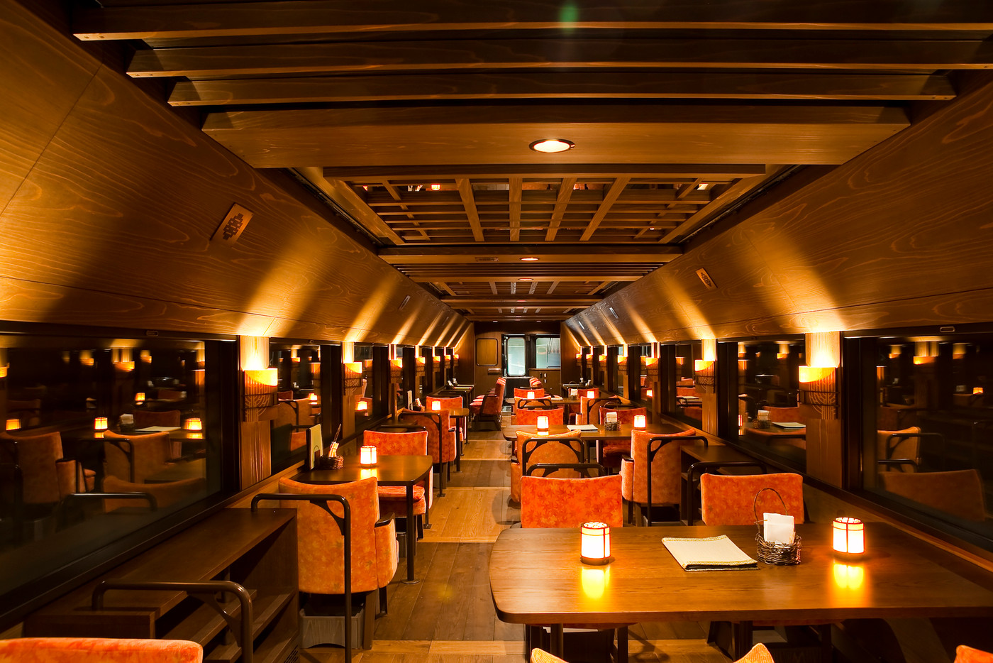 四国の絶景を望む大人の列車旅「四国まんなか千年ものがたり」2471514