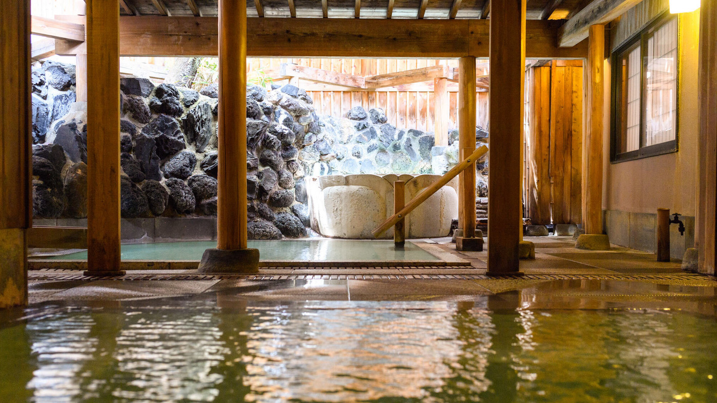 お医者いらず？ 効能豊かな強酸性の温泉4250323