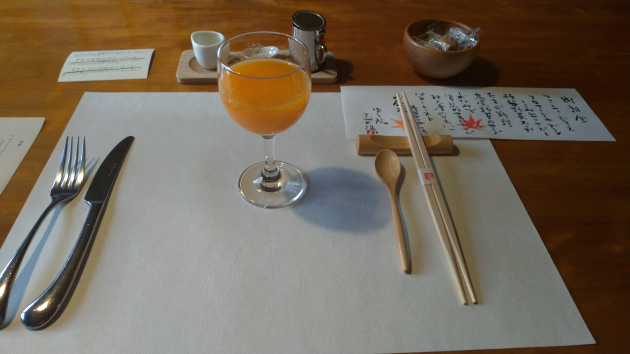 朝食はみかんジュースからスタート