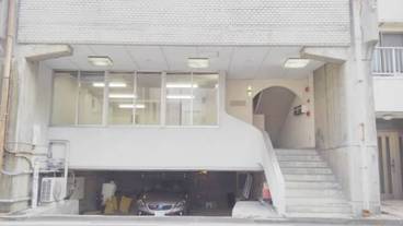 施設の入り口 / 8