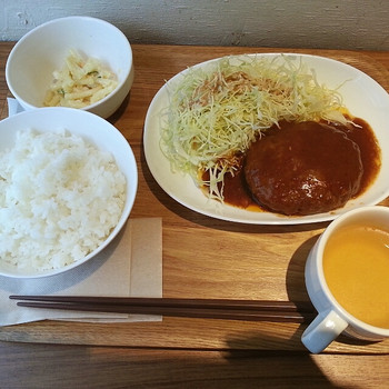 「キッチン　ハレヤ」料理 1072104 ハンバーグ（デミソース）　700円