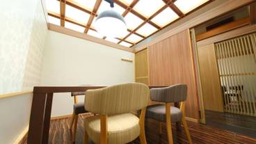 旅館のお食事処 / 32