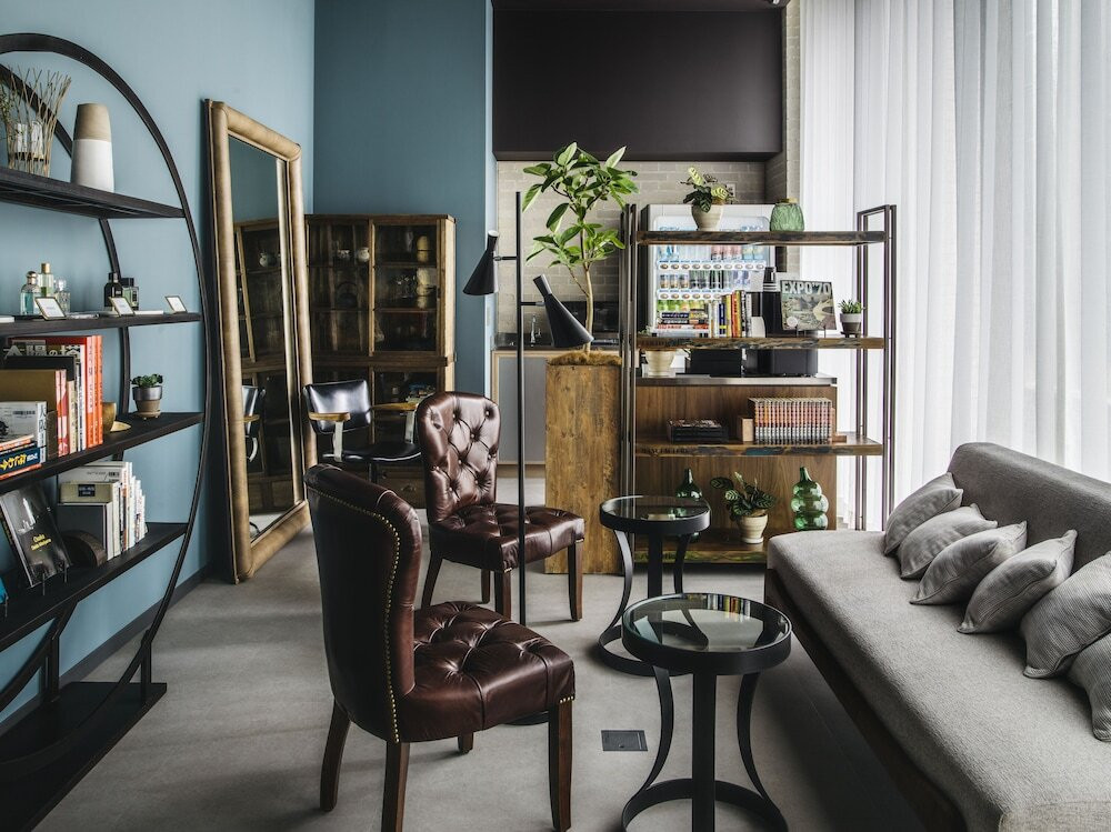 Room 001①