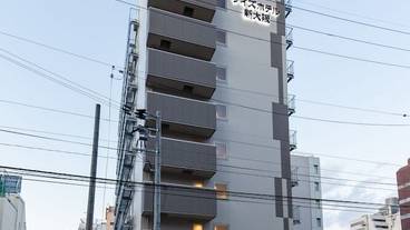 施設の正面 (日没後) / 3