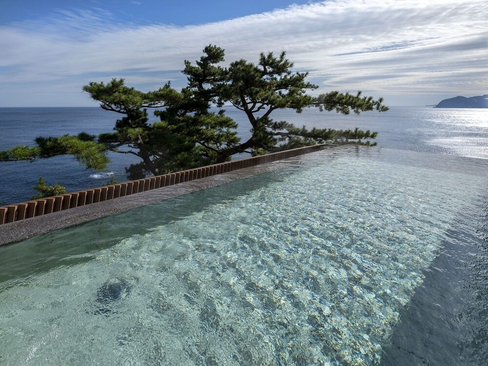 目の前に絶景が広がるインフィニティ温泉で最高の思い出を4003146